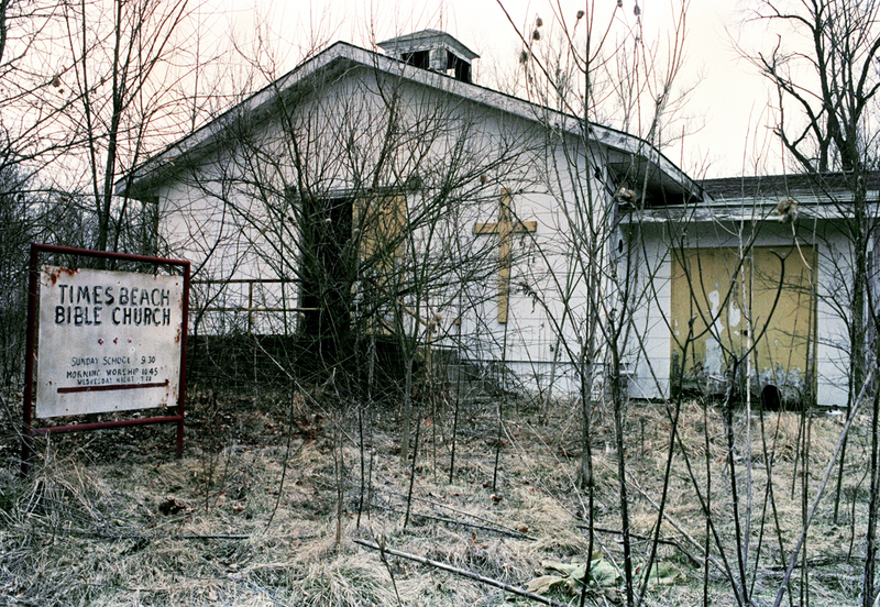 Illustration for article titled They Had To Demolish This Town After The Roads Were Paved With Cancer